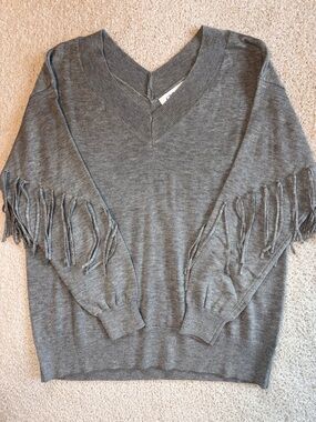 NWOT Women's Gray V-Neck Fringe Sweater